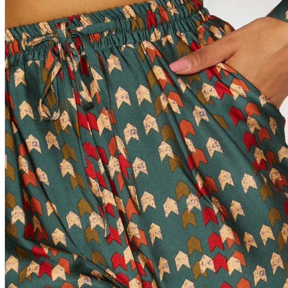 Prettylittlething size 12 Green Chevron Print Cigarette Pants - Picture 5 of 6